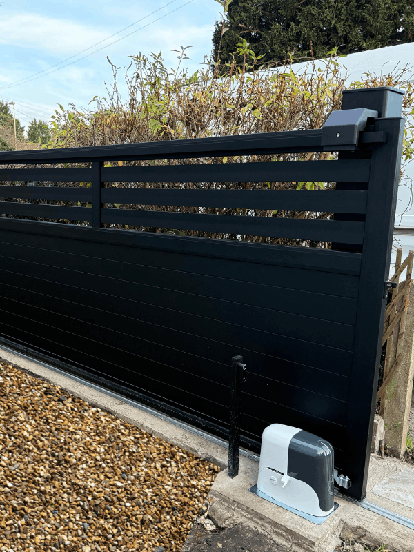 Slab Luker sliding gate black